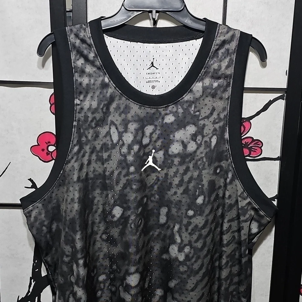 Jordan Mesh Basketball Jersey Black & Gray #23 Size Large NWT